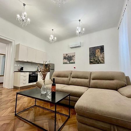 Ferienwohnung Lux Apartmans Pula Exterior foto