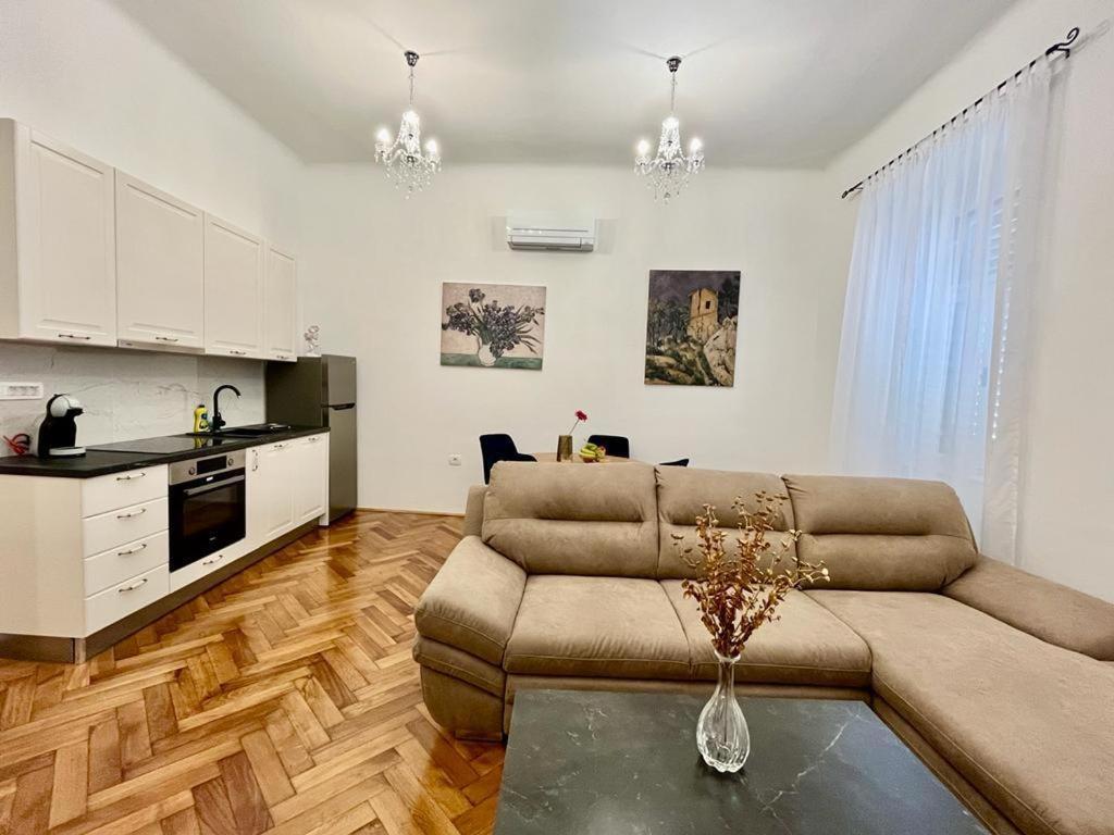 Ferienwohnung Lux Apartmans Pula Exterior foto